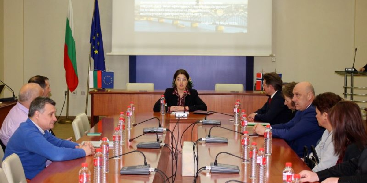 Deputy Minister of Energy Iva Petrova at the signing ceremony of grant agreements with six municipalities