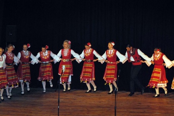 Фолклорен спектакъл представя традициите, обединяващи България и Норвегия