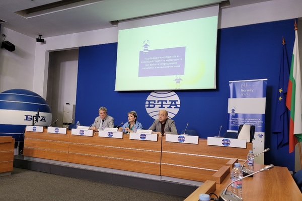 Откриваща конференция по проект „Подобряване на капацитета и взаимодействието на институциите при работа с непридружени малолетни и непълнолетни лица“