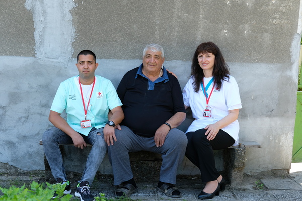 Как Българският червен кръст осигурява правото на здравеопазване за хронично болни възрастни хора в Северозападна България