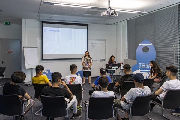 Когато се раждат мечти, или как младежи мигранти посетиха офиса на IBM в София