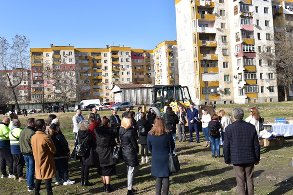 First sod under the project „Еstablishing a one-stop shop center for integrated social and health services in the neighborhood of Stolipinovo”