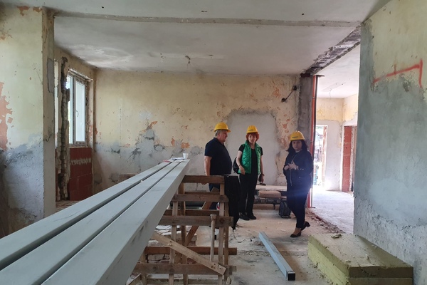 Самораново напредва