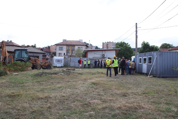 Стартираха строително-ремонтните дейности на център МИР в град Самоков